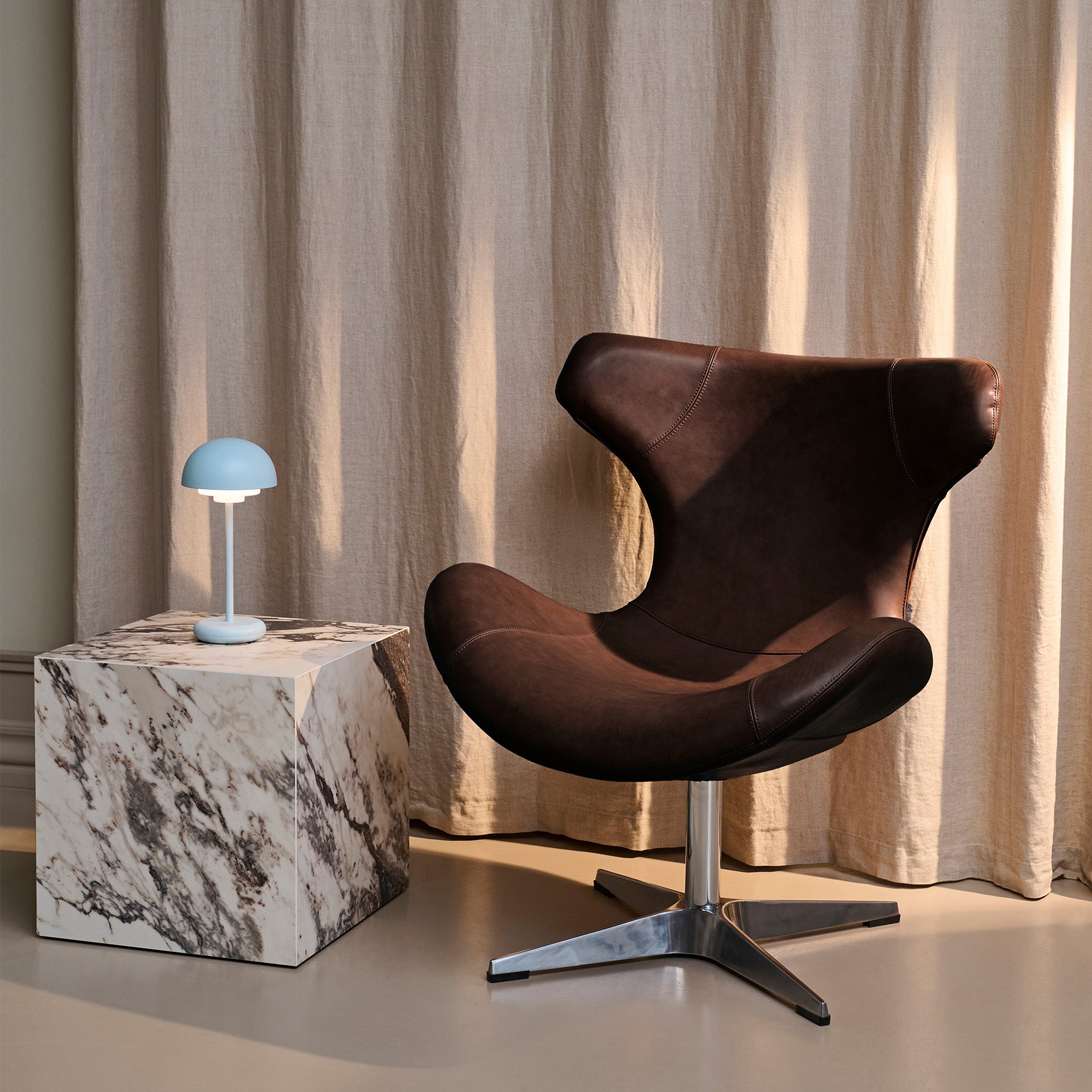 Kato loungestol læder m. chrome drejesokkel